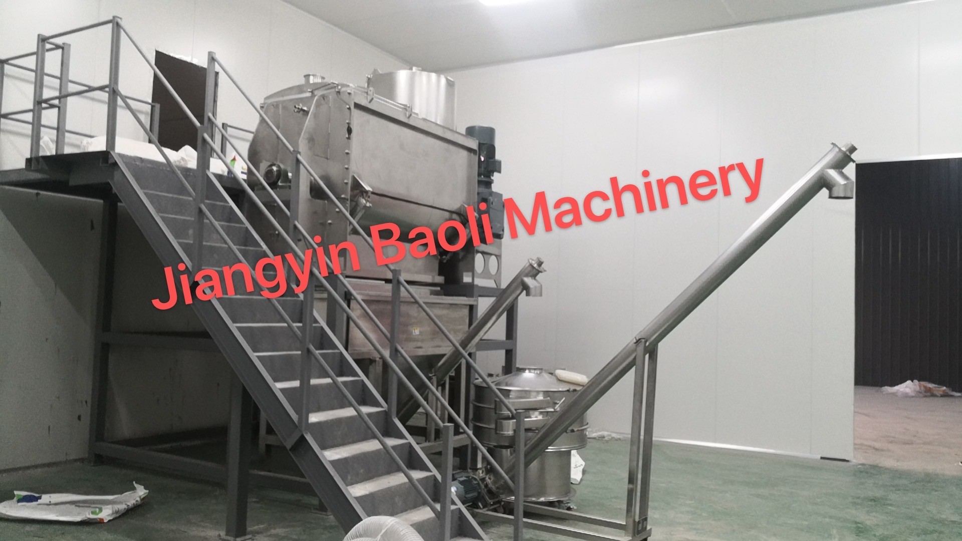 Derniers blogs de l'entreprise sur The difference between inclined agitator mixer and horizontal ribbon blender mixer